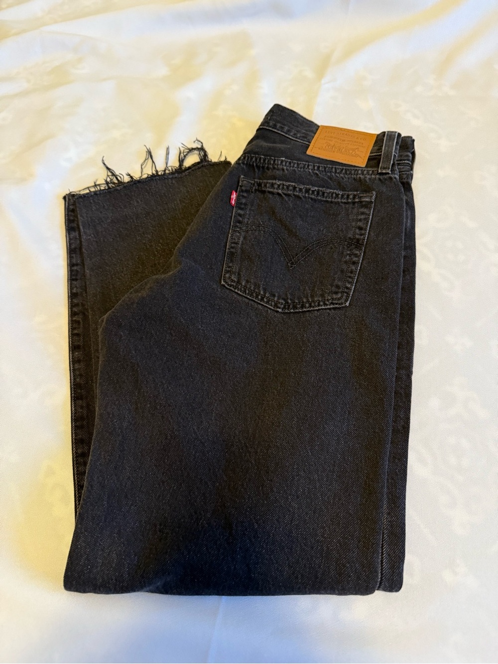 Levi’s Premium High Loose Wedgie Straight Black Jeans Women’s W28 L28 Raw Hem